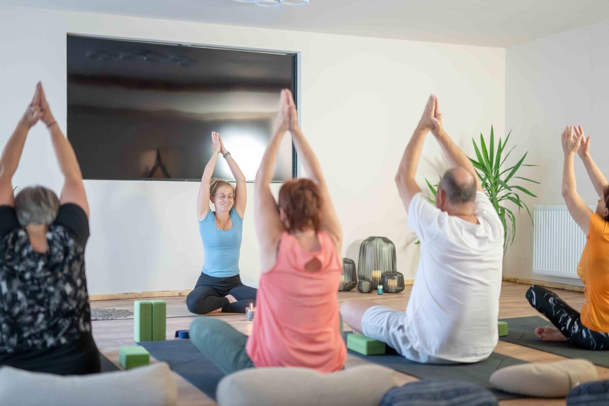 morgenyoga-kerstin-hoglinger-vitaltage_(c) Kersting Höglinger