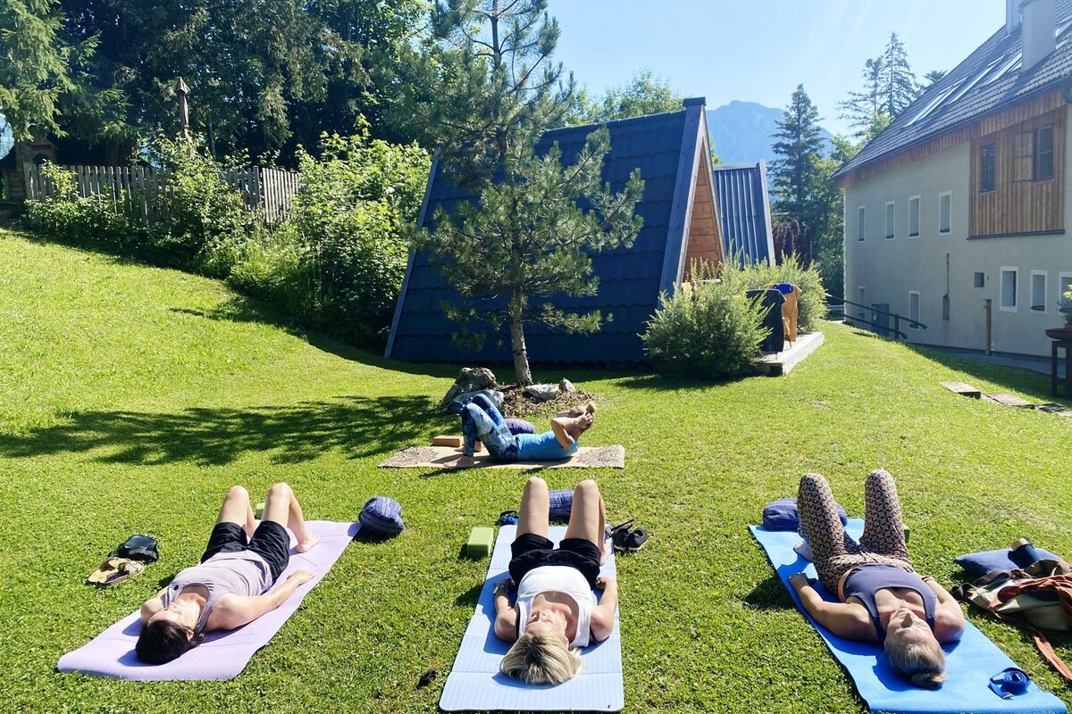 morgenyoga-vitaltage-im-ausseerland_outdoor (c) Kerstin Höglinger